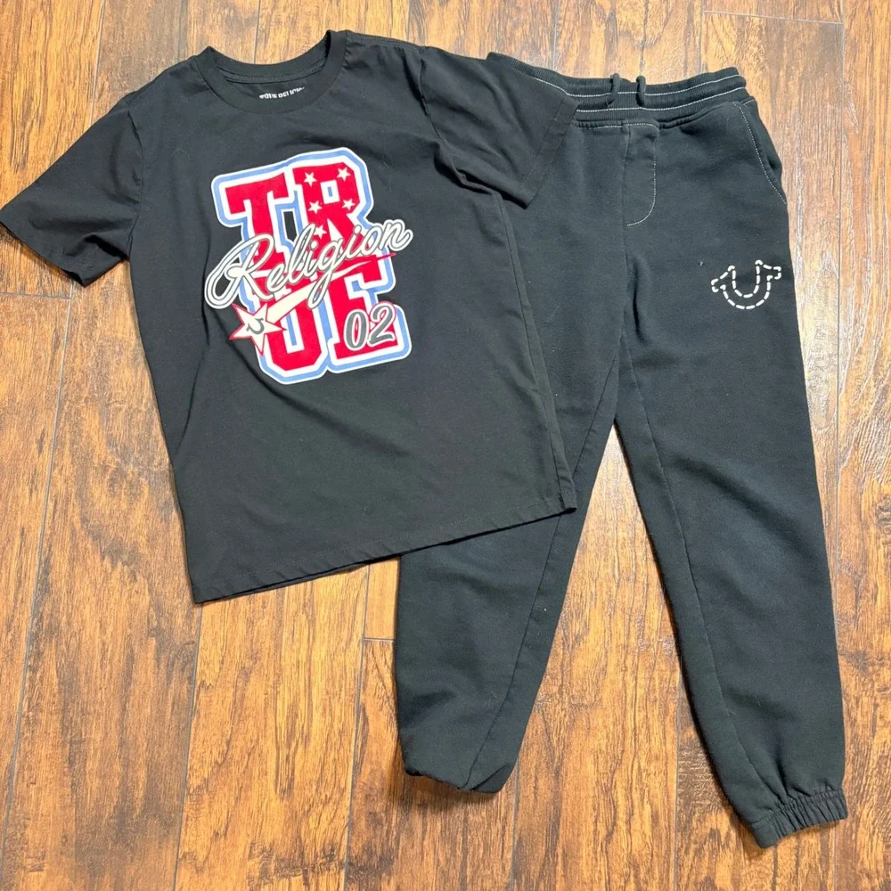 True Religion T-Shirt and Joggers Set Boys Large Black Graphic 2-Piece Outfit